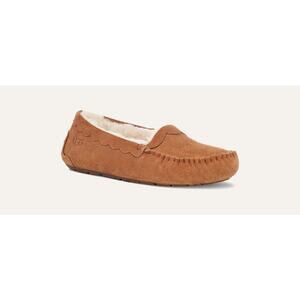 UGG Scalloped Moc, Size 6